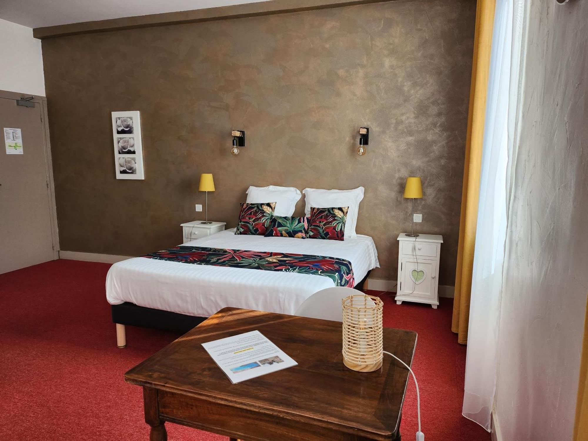 Hotel Des Negociants Lamastre Buitenkant foto