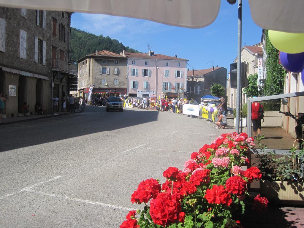 Hotel Des Negociants Lamastre Buitenkant foto
